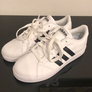 adidas women's baseline fashion sneaker
